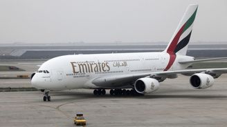 Těžké časy pro Emirates? Dubajský dopravce bojuje proti politikům i nízkým cenám ropy