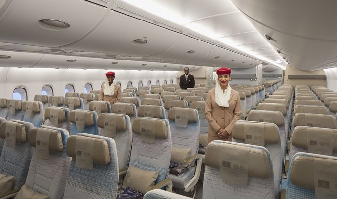 Pasažéři ekonomické třídy dostali nová pohodlnější sedadla s koženou opěrkou.