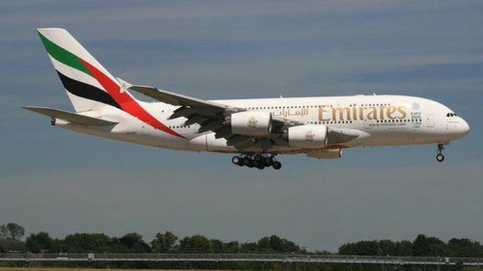 A380 v barvách Emirates
