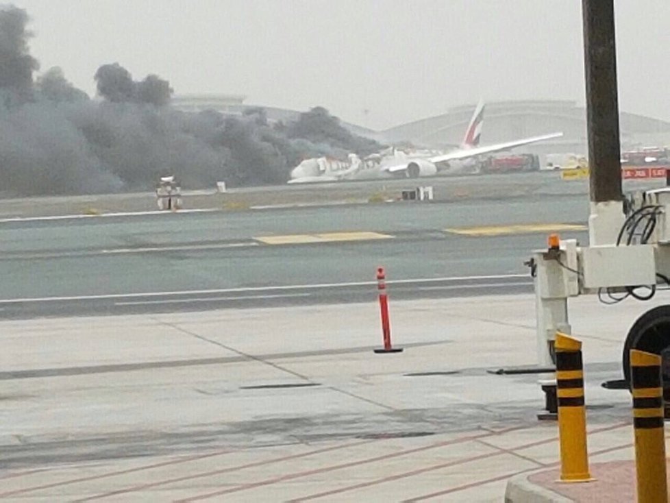 Letadlo zachvátily plameny: Stroj musel nouzově přistát