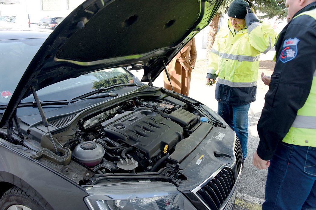 Před samotným měřením je třeba zkontrolovat motorový prostor