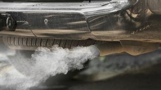 Plnění emisních limitů škrtne značnou část zisků automobilek