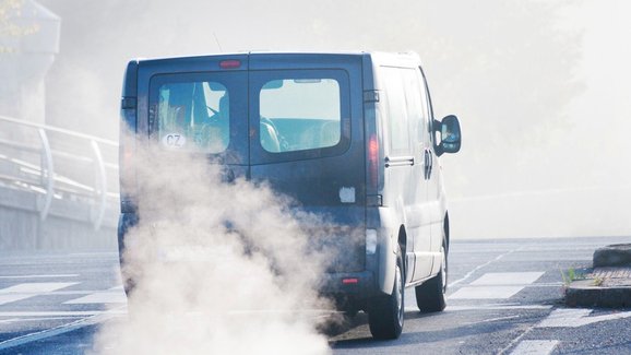 Automobilky budou mít s emisemi CO2 nejspíš problém, emise totiž rostou