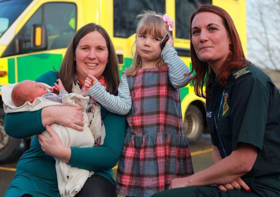 Malá Emma zachránila život mamince i bráškovi.