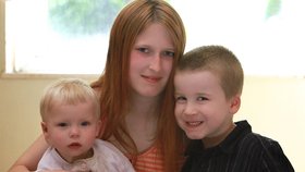 Emma Mynors se svými dětmi, porod dcery jí však překvapil.