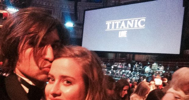 Emma Smetana s přítelem na generálce Titaniku Live