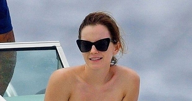 Emma Watsonová v plavkách