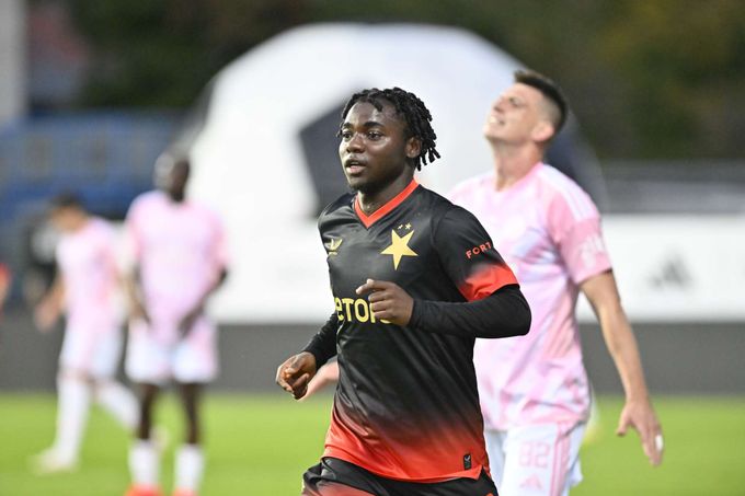 ONLINE: Zlín - Slavia 0:1. Ayaosi se prosadil hlavou, v další šanci selhal Nowak ONLINE: Zlín - Slavia 0:1. Ayaosi se prosadil hlavou, v další šanci selhal Nowak