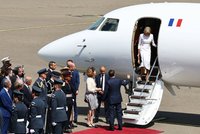 Macronovi u krále Karla III. Napětí trvá, Brigitte rukou zase cukla! A přivítání od Williama s Kate