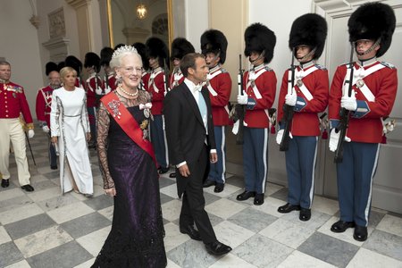 Dánská královna Markéta II. ve společnosti francouzského prezidenta Emmanuela Macrona