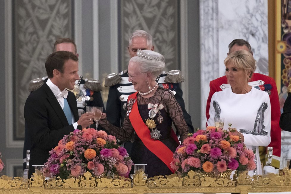 Macronovi povečeřeli s dánskou královnou Markétou II.
