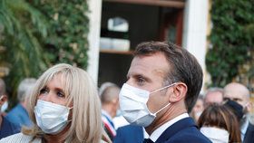 Prezident Macron s manželkou se účastnil oslav 76. výročí Spojenců v Provence (17. 08. 2020).