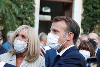 Macron (42) tráví s Brigitte (67) každou volnou minutu: Bojí se prezident, že mu žena uteče?