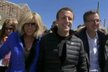 Macron s manželkou Brigitte před finále voleb: V Alpách i společně ve volební místnosti