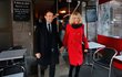Emmanuel Macron s manželkou Brigitte Trogneuxovou, která je o 24 let starší.