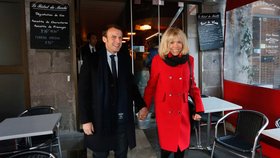 Emmanuel Macron s manželkou Brigitte Trogneuxovou, která je o 24 let starší