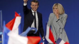 Francie si vybírá prezidenta,  Macron by měl drtivě zvítězit 