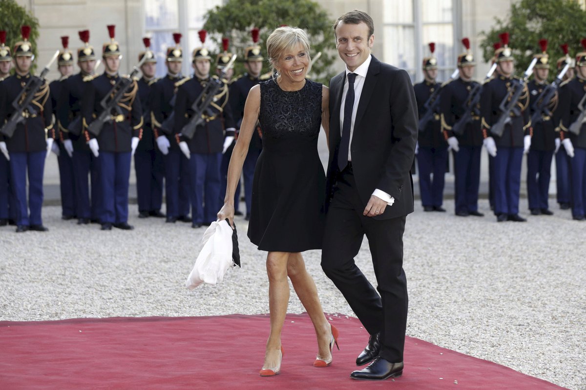 Emmanuel Macron s manželkou Brigitte, která je o 24 let starší.