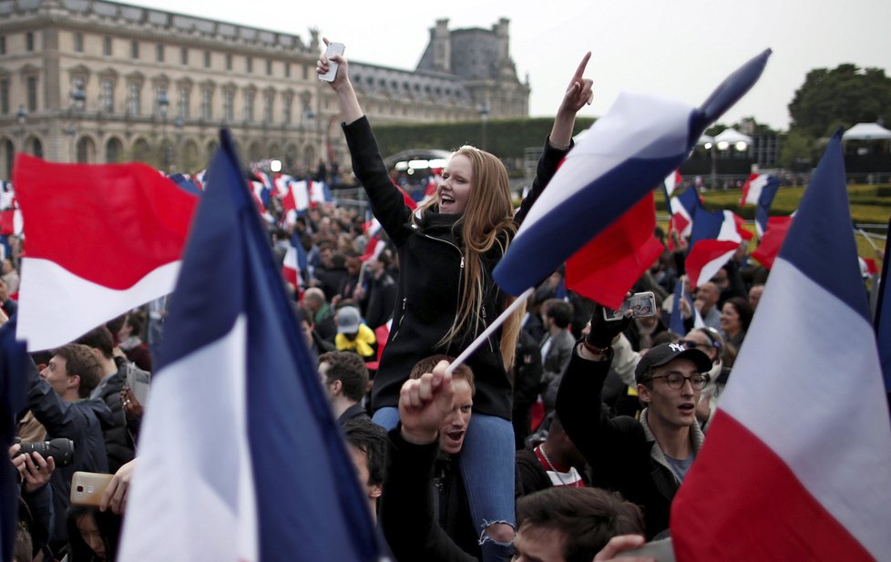 Francouzi rozhodli: Radost podporovatelů Emmanuela Macrona.