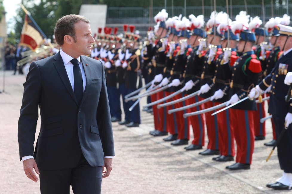 Francouzský prezident Emmanuel Macron na pietě v Paříži, (18.06.2020).