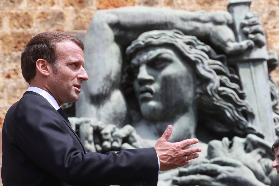 Francouzský prezident Emmanuel Macron na pietě v Paříži (18. 06. 2020)