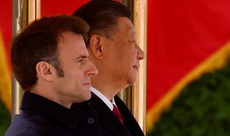 Spoléhám na to, že přivedete Rusko k rozumu, řekl Macron čínskému prezidentovi 
