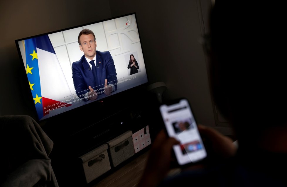 Francouzský prezident Emmanuel Macron oznámil další restrikce. Francouzský prezident Emmanuel Macron oznámil další restrikce.