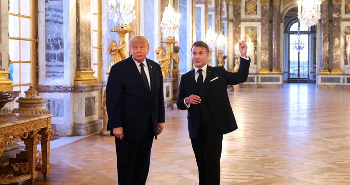 Macron přijal Trumpa ve Versailles, pozval ho tam na večeři (17.6.2026).
