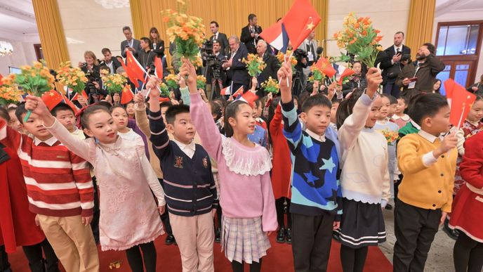 Čínu trápí klesající porodnost. Čínu trápí klesající porodnost.