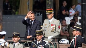 Francouzský prezident Emmanuel Macron na vojenské přehlídce (14.7.2022)