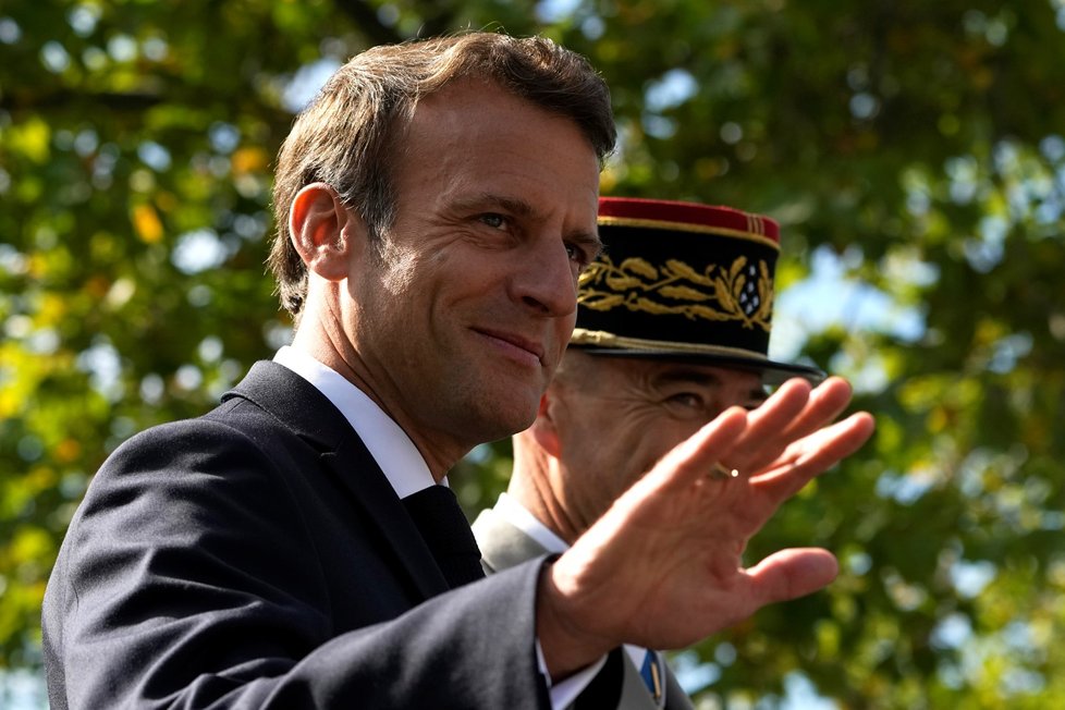 Francouzský prezident Emmanuel Macron na vojenské přehlídce (14.7.2022)