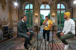 Prezident Macron pozval do Elysejského paláce dvojici youtuberů McFly - Carlito a účinkoval v jejich show