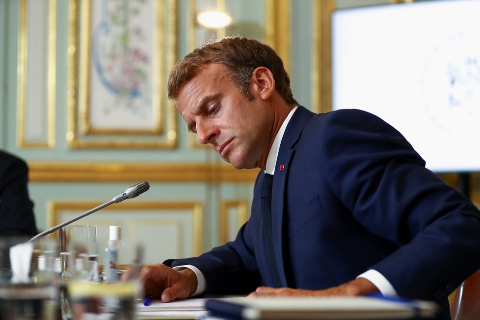 Francouzský prezident Emmanuel Macron během virtuálního jednání skupiny G7 k situaci v Afghánistánu (24.8.2021)