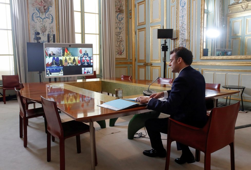 Francouzský prezident Emmanuel Macron během konference G7 uskutečněné na dálku (19. 2. 2021)