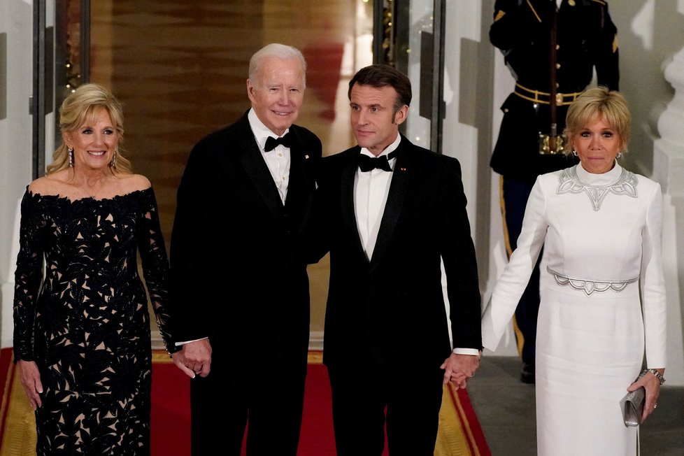 Macronovi navštívili Bílý dům, vítali je Bidenovi.