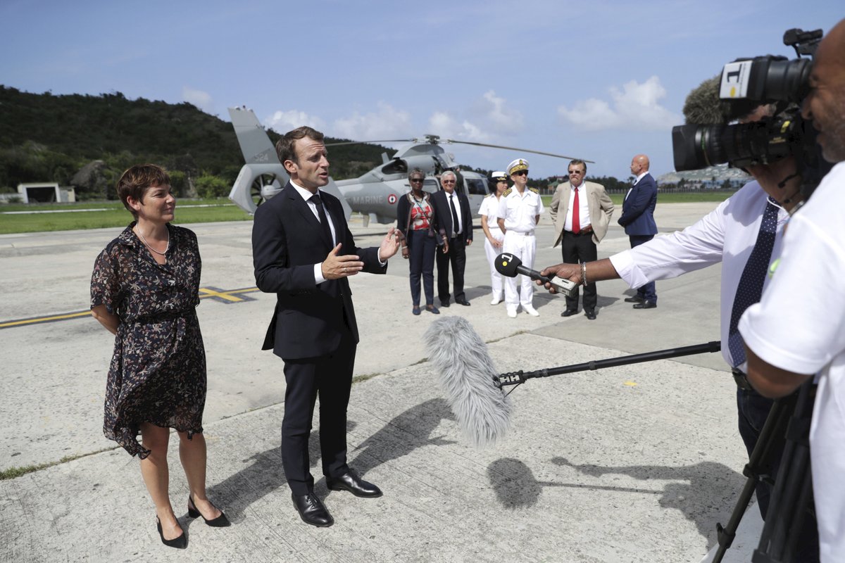 Francouzský prezident Emmanuel Macron navštívil karibský ostrov Svatý Martin.