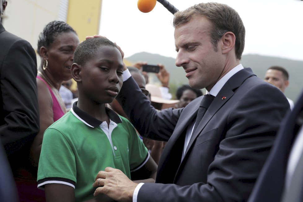 Francouzský prezident Emmanuel Macron navštívil karibský ostrov Svatý Martin.