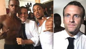 Fotka se dvěma mladíky vzbudila kontroverzi, Macron sklízí kritiku za chlapcův zdvižený prostředníček.