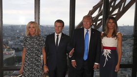 Macron s manželkou Brigitte pozvali Donalda Trumpa s jeho chotí na večeři na Eiffelovku.