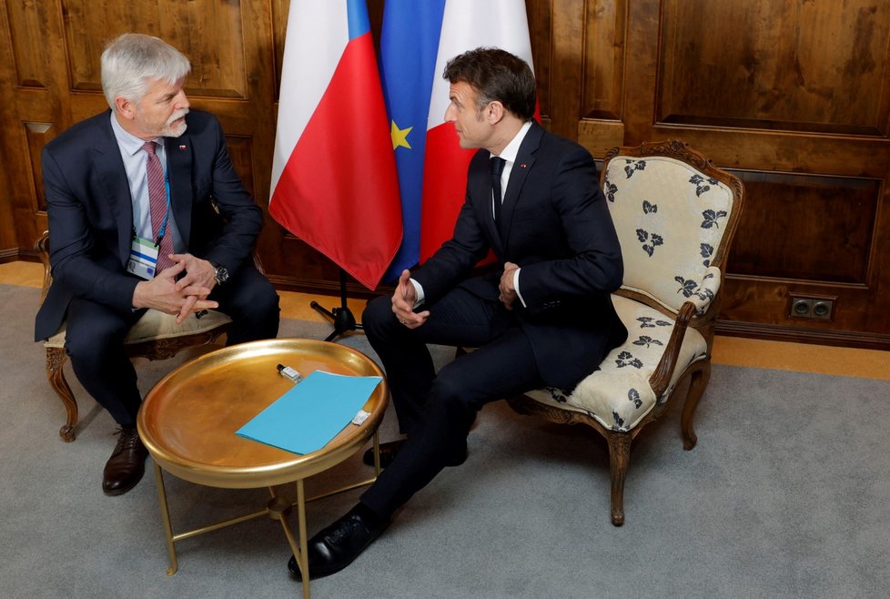 Zvolený český prezident Petr Pavel a francouzský prezident Emmanuel Macron v Mnichově (17. 2. 2022)