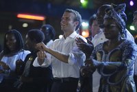 Macron v Nigérii „zapařil“ v nočním klubu. S jeho o 25 let starší ženou to nebylo