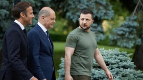 Emmanuel Macron a Olaf Scholz při jednání s Volodymyrem Zelenským (Kyjev, 16. 6. 2022).