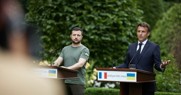 ONLINE: Kdyby Rusko prolomilo frontu, je možné vyslat na Ukrajinu vojáky, prohlásil Macron