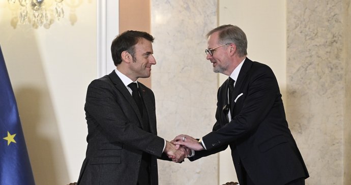 Petr Fiala (ODS) a Emmanuel Macron na Úřadu vlády (5.3.2024)