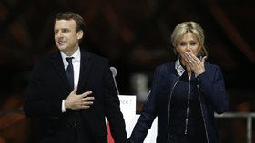Macron se prý do své ženy zamiloval při zkoušení Kunderovy hry.
