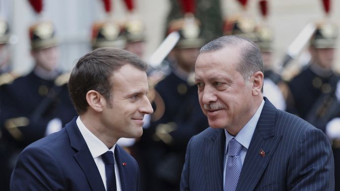 Francouzský prezident Emmanuel Macron a turecký prezident Recep Tayyip Erdoğan