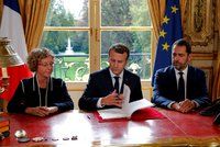Macron ztratil část příznivců. Podepsal kontroverzní reformu zákoníku práce