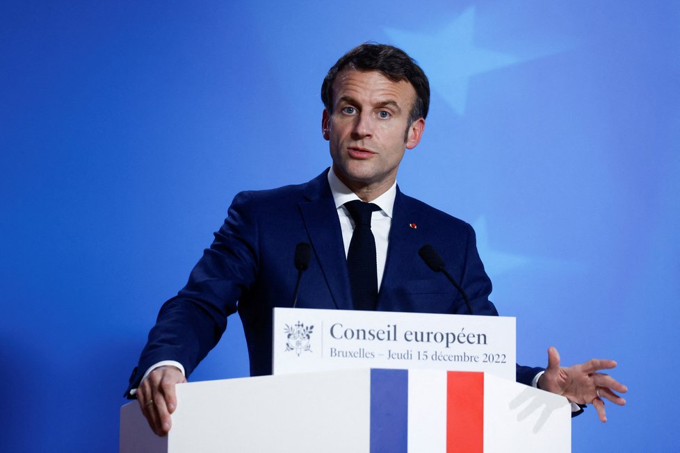 Francouzský prezident Emmanuel Macron na summitu EU v Bruselu (15. 12. 2022)