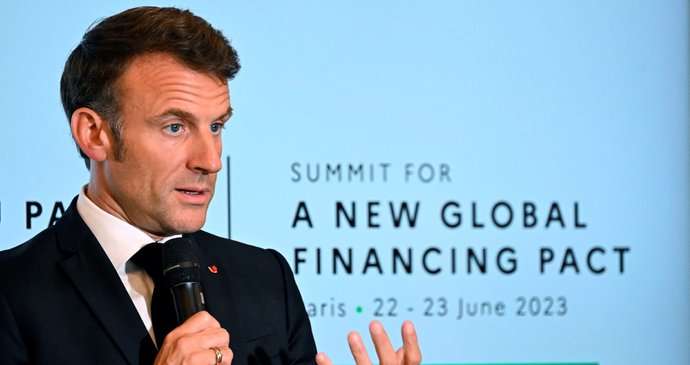 Macron appelle à une nouvelle taxe mondiale : elle financera la protection du climat