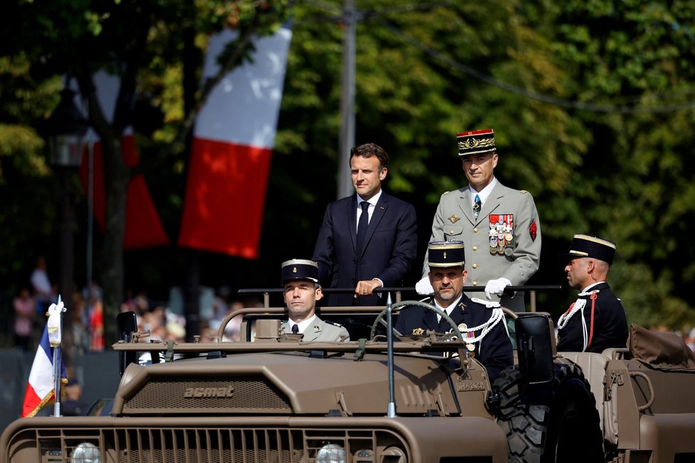 Francouzský prezident Emmanuel Macron na vojenské přehlídce (14.7.2022)